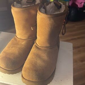 Girl Ugg is wonderful condition